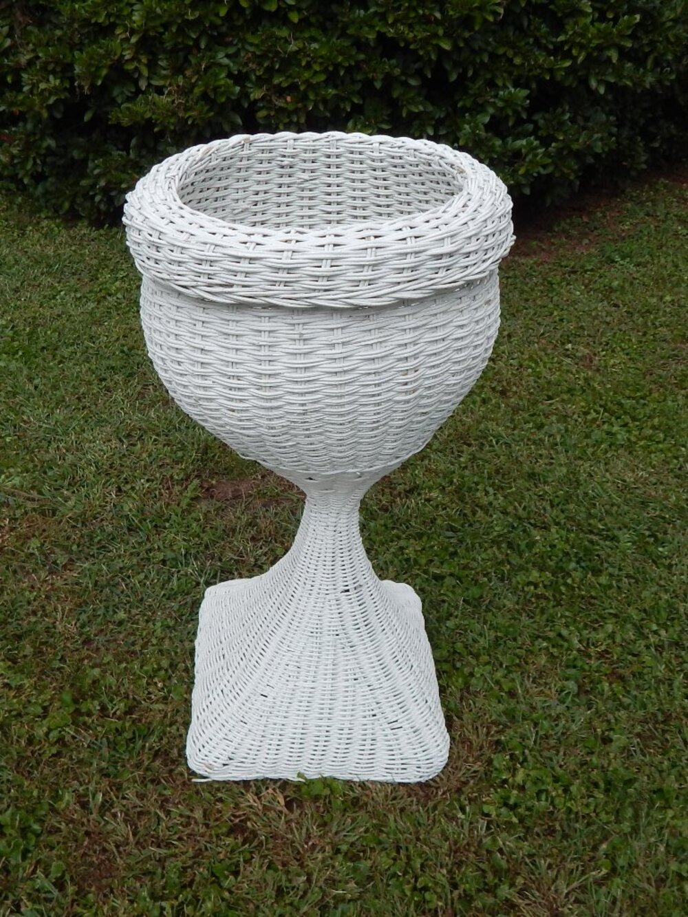 Vintage White Wicker Rattan Planter Plant Stand Holder Bohemian Mid-Century ****
